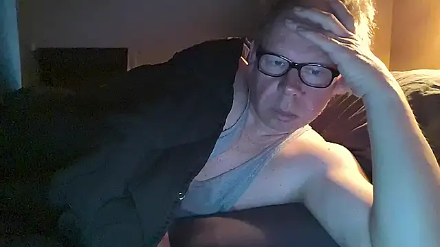 kinkyslet8 online show from April 12, 2026, 6:16 am