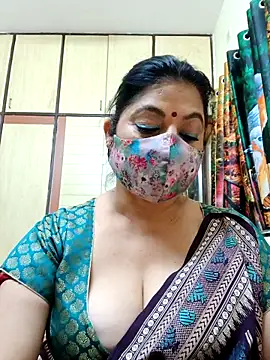 Snapshot of Ratna-777 chatting on December 17, 2025, 6:35 pm Ratna-777 online show from December 17, 2025, 6:35 pm