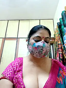 Snapshot of Ratna-777 chatting on December 18, 2025, 5:39 pm Ratna-777 online show from December 18, 2025, 5:39 pm