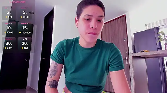 Snapshot of Charlee_pink chatting on February 16, 2025, 7:49 pm Charlee pink online show from February 16, 2025, 7:49 pm