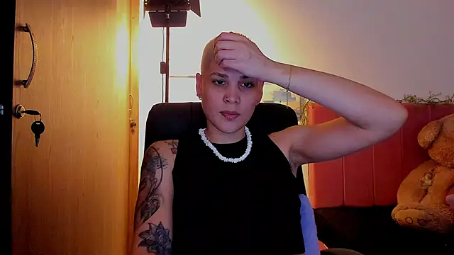 Charlee pink online show from April 15, 2026, 3:56 am