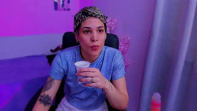 Charlee pink online show from November 29, 2025, 7:58 pm