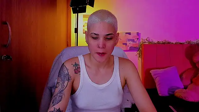 Charlee pink online show from April 7, 2026, 12:18 pm