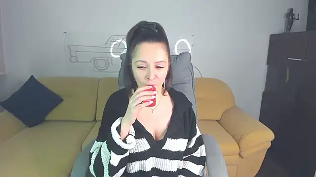 AngellLika online show from January 14, 2026, 1:48 pm