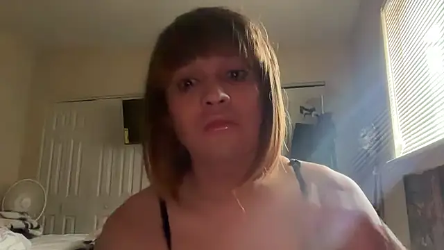 Snapshot of Rebecca_6969 chatting on May 14, 2026, 10:18 pm Rebecca 6969 online show from May 14, 2026, 10:18 pm