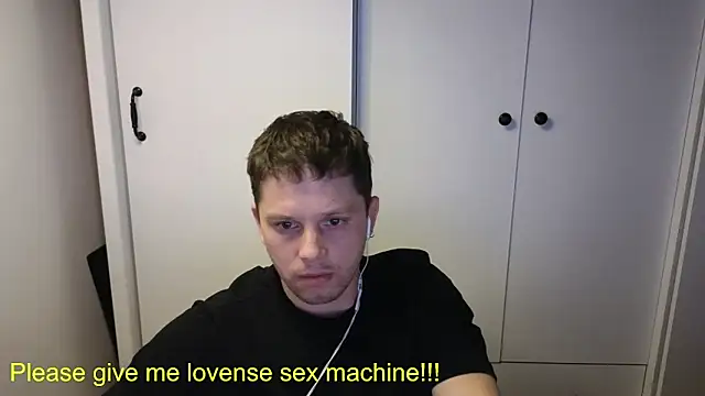 Snapshot of BigL0ve chatting on April 22, 2026, 2:35 pm BigL0ve online show from April 22, 2026, 2:35 pm