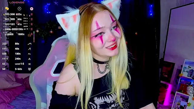 Snapshot of ElswythCovil chatting on December 16, 2025, 4:06 am ElswythCovil online show from December 16, 2025, 4:06 am