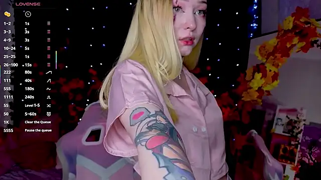 Snapshot of ElswythCovil chatting on November 1, 2025, 4:19 am ElswythCovil online show from November 1, 2025, 4:19 am