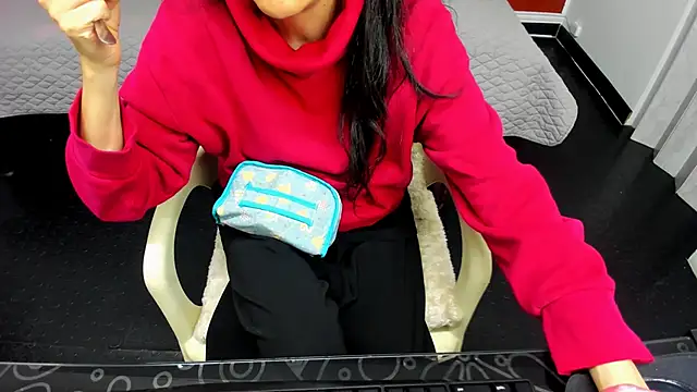 Snapshot of Abrillee1 chatting on February 24, 2025, 7:41 pm Abrillee1 online show from February 24, 2025, 7:41 pm