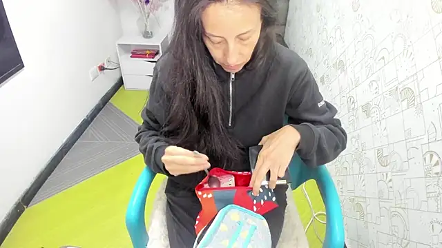 Snapshot of Abrillee1 chatting on March 14, 2025, 11:45 am Abrillee1 online show from March 14, 2025, 11:45 am