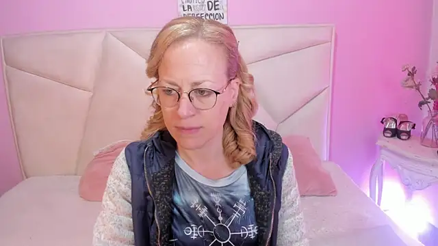 Snapshot of SammySanders chatting on September 19, 2025, 12:53 pm SammySanders online show from September 19, 2025, 12:53 pm