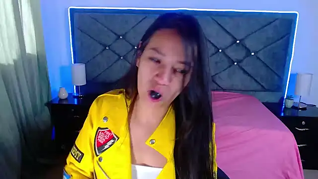 Julietacollins06 online show from September 23, 2025, 1:07 pm