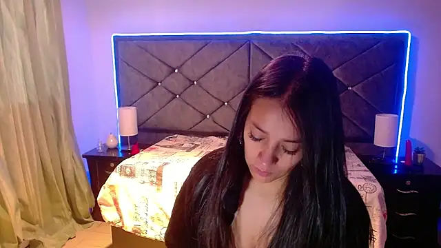 Julietacollins06 online show from September 28, 2025, 12:45 pm