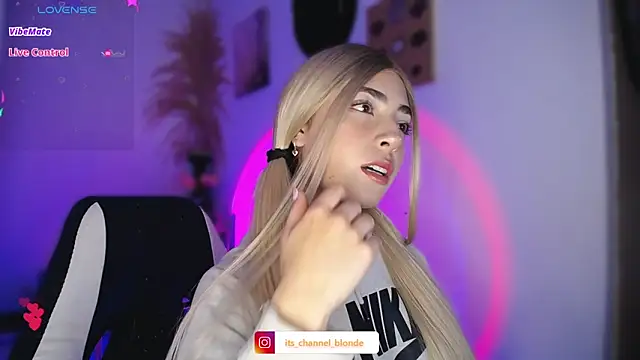 channel blonde a online show from November 11, 2025, 8:36 pm