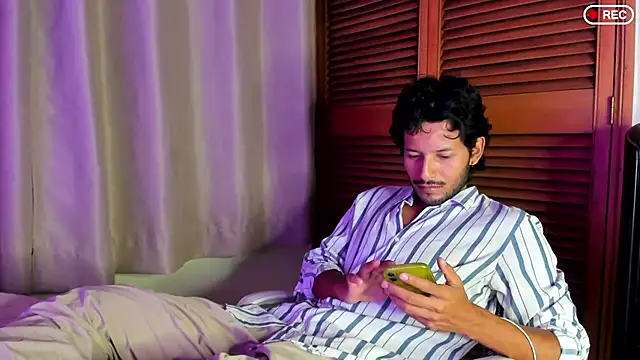 Nicholasrodrii online show from September 24, 2025, 12:40 am