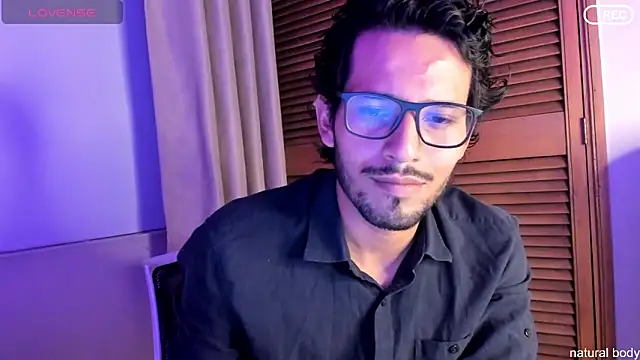 Nicholasrodrii online show from October 10, 2025, 11:38 pm