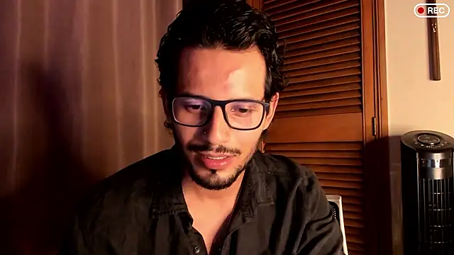 Nicholasrodrii online show from September 8, 2025, 11:37 pm