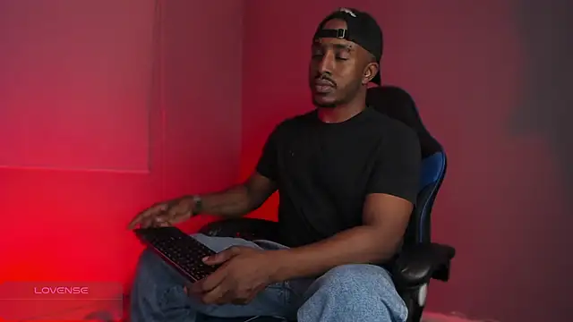 Snapshot of adamjackson_ chatting on September 19, 2025, 2:15 am adamjackson online show from September 19, 2025, 2:15 am