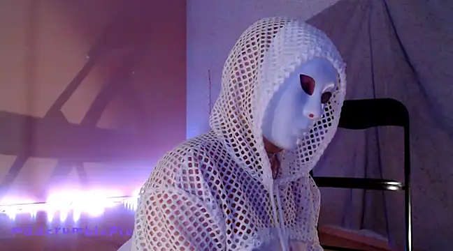madcrumblepie online show from March 6, 2025, 8:27 pm