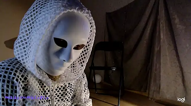 madcrumblepie online show from December 22, 2024, 8:03 pm