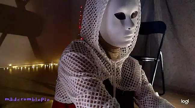 madcrumblepie online show from January 4, 2025, 8:59 pm