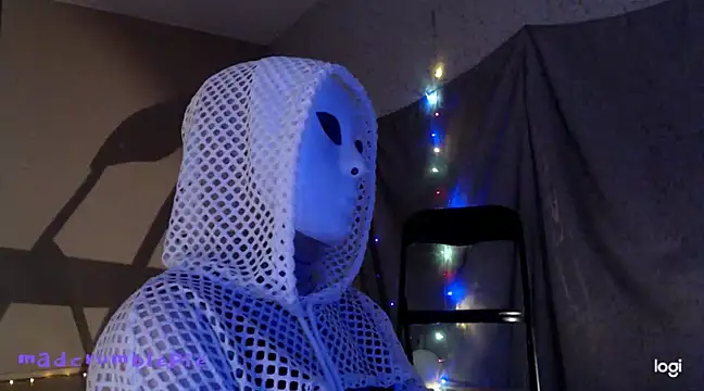 madcrumblepie online show from February 8, 2025, 9:04 pm