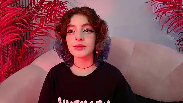 EvaHalsey online show from December 4, 2025, 8:08 pm