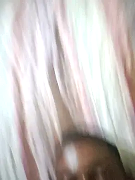 Snapshot of BeetledFlouter12 chatting on September 24, 2025, 11:43 pm BeetledFlouter12 online show from September 24, 2025, 11:43 pm