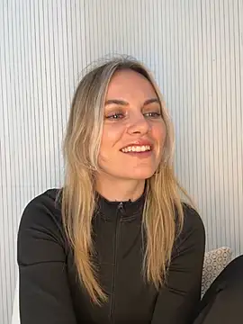 Snapshot of Milla__one chatting on February 4, 2026, 12:44 pm Milla one online show from February 4, 2026, 12:44 pm