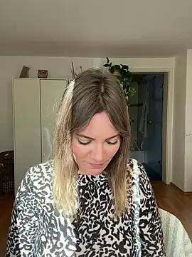 Snapshot of Milla__one chatting on January 14, 2025, 1:49 pm Milla one online show from January 14, 2025, 1:49 pm