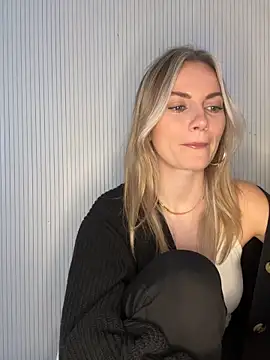 Snapshot of Milla__one chatting on February 10, 2026, 1:32 pm Milla one online show from February 10, 2026, 1:32 pm