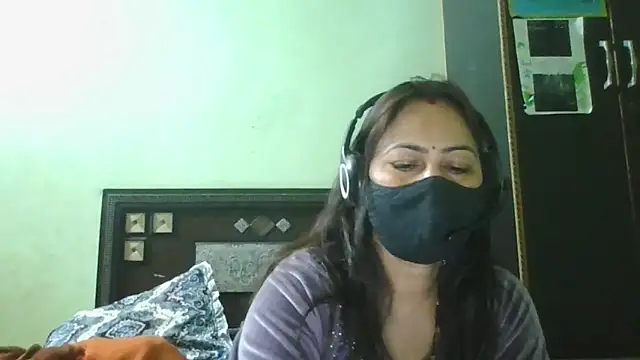 couplesuni online show from February 11, 2026, 5:07 am