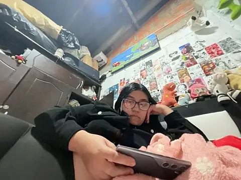 dafne19  online show from March 17, 2026, 4:04 am