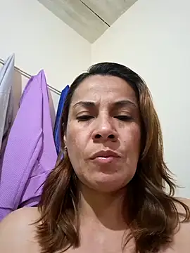 Snapshot of Zaralu_ chatting on March 13, 2025, 10:43 pm Zaralu online show from March 13, 2025, 10:43 pm