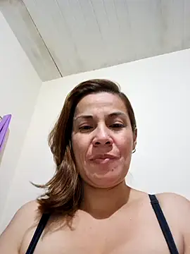 Snapshot of Zaralu_ chatting on January 20, 2025, 11:10 pm Zaralu online show from January 20, 2025, 11:10 pm