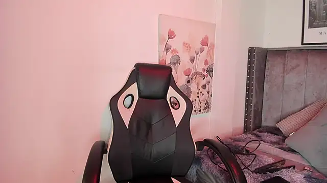 Snapshot of Alaia_Cute chatting on December 18, 2025, 2:49 am Alaia Cute online show from December 18, 2025, 2:49 am