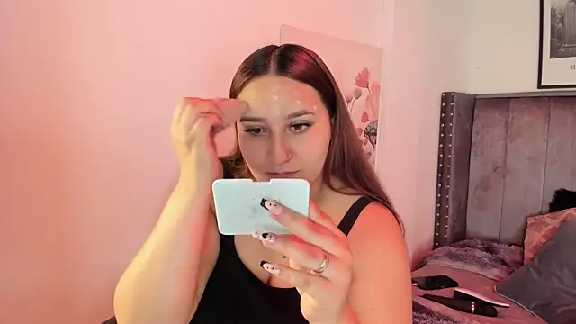 Snapshot of Alaia_Cute chatting on December 4, 2025, 3:49 am Alaia Cute online show from December 4, 2025, 3:49 am