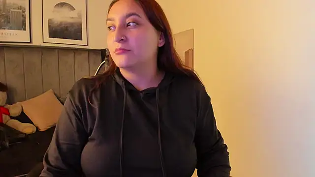 Snapshot of Alaia_Cute chatting on March 22, 2025, 2:27 am Alaia Cute online show from March 22, 2025, 2:27 am