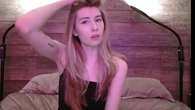 Snapshot of ErikaShyy chatting on March 11, 2025, 12:28 pm ErikaShyy online show from March 11, 2025, 12:28 pm