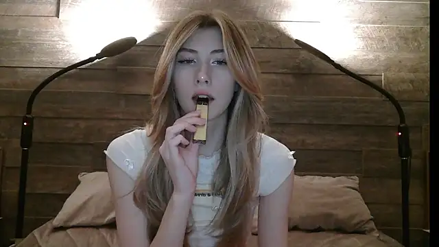 Snapshot of ErikaShyy chatting on March 12, 2025, 7:24 am ErikaShyy online show from March 12, 2025, 7:24 am