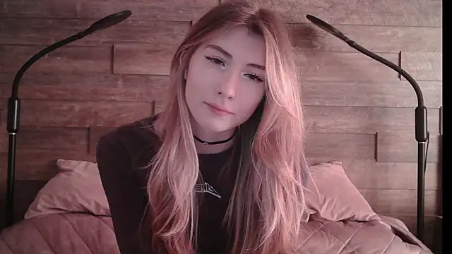 Snapshot of ErikaShyy chatting on March 10, 2025, 11:01 am ErikaShyy online show from March 10, 2025, 11:01 am