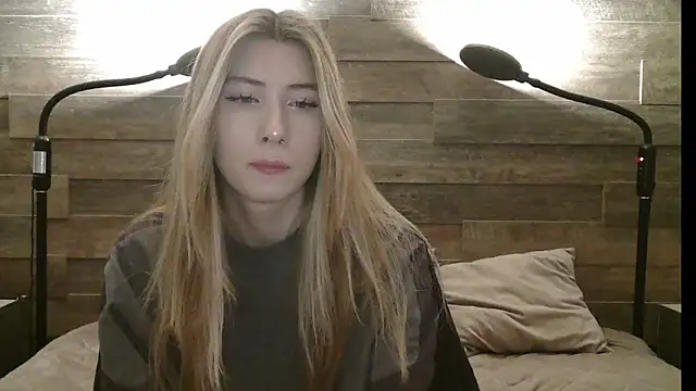 Snapshot of ErikaShyy chatting on December 3, 2025, 11:31 am ErikaShyy online show from December 3, 2025, 11:31 am