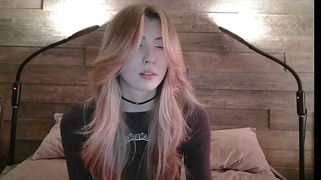 Snapshot of ErikaShyy chatting on March 10, 2025, 7:33 am ErikaShyy online show from March 10, 2025, 7:33 am