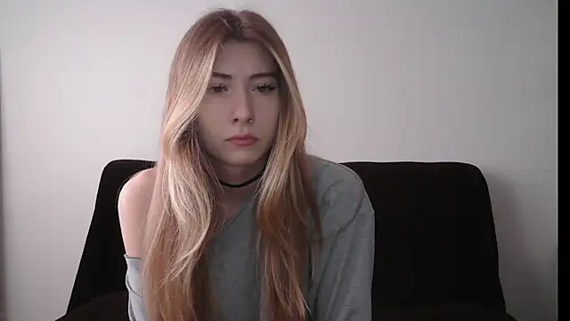 Snapshot of ErikaShyy chatting on October 6, 2025, 11:22 am ErikaShyy online show from October 6, 2025, 11:22 am