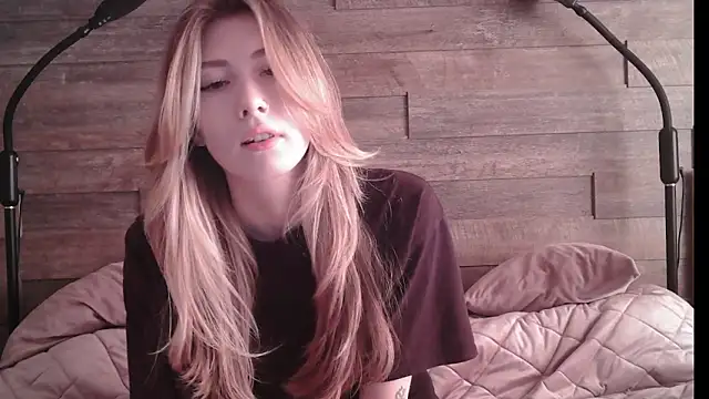 Snapshot of ErikaShyy chatting on February 20, 2025, 11:09 am ErikaShyy online show from February 20, 2025, 11:09 am