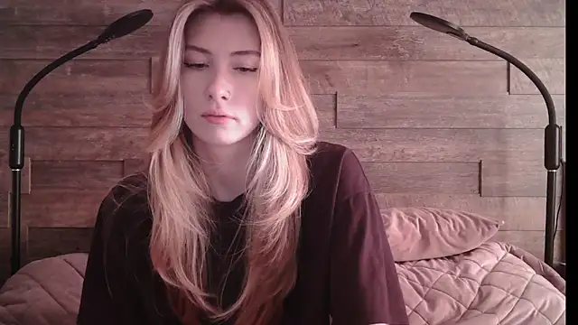 Snapshot of ErikaShyy chatting on March 7, 2025, 10:24 am ErikaShyy online show from March 7, 2025, 10:24 am