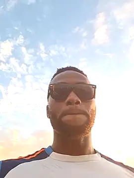 bull Giant online show from February 1, 2025, 4:54 pm