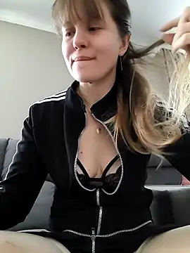 Snapshot of astiSWEET chatting on February 16, 2026, 8:24 am astiSWEET online show from February 16, 2026, 8:24 am