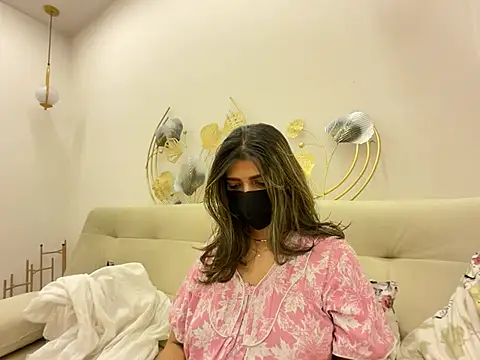 Snapshot of MaYaa__11 chatting on April 22, 2026, 7:04 am MaYaa 11 online show from April 22, 2026, 7:04 am