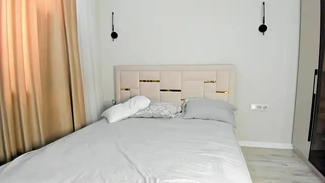 Snapshot of Lola_Peach chatting on February 28, 2026, 6:02 am Lola Peach online show from February 28, 2026, 6:02 am